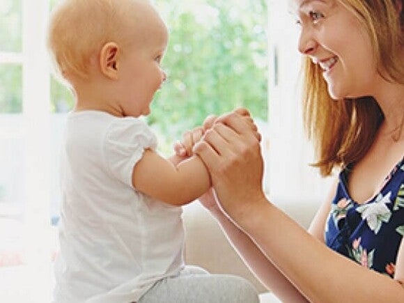 Babygebrabbel: het aanmoedigen van de eerste woordjes van je baby