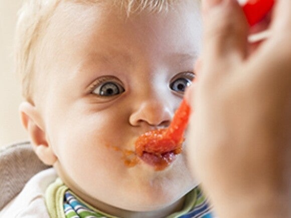 De volgende stappen in je baby's avontuur in vaste voeding.