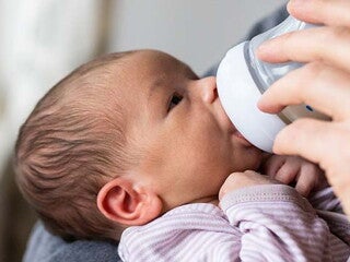 Tips voor geven flesvoeding