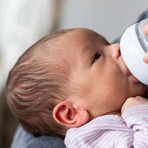 Tips voor geven flesvoeding