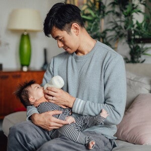 Phasing out breastfeeding: how do you introduce the bottle?
