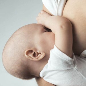Baby aan de borst