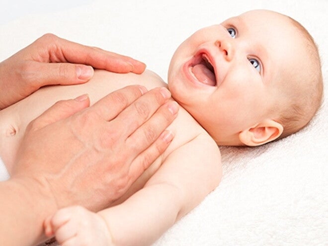 Hoe geef je een babymassage Hoe geef je een babymassage